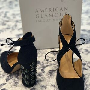 Bagdley Mischka Navy Heels Size 6 with flower Rhinestone Heels